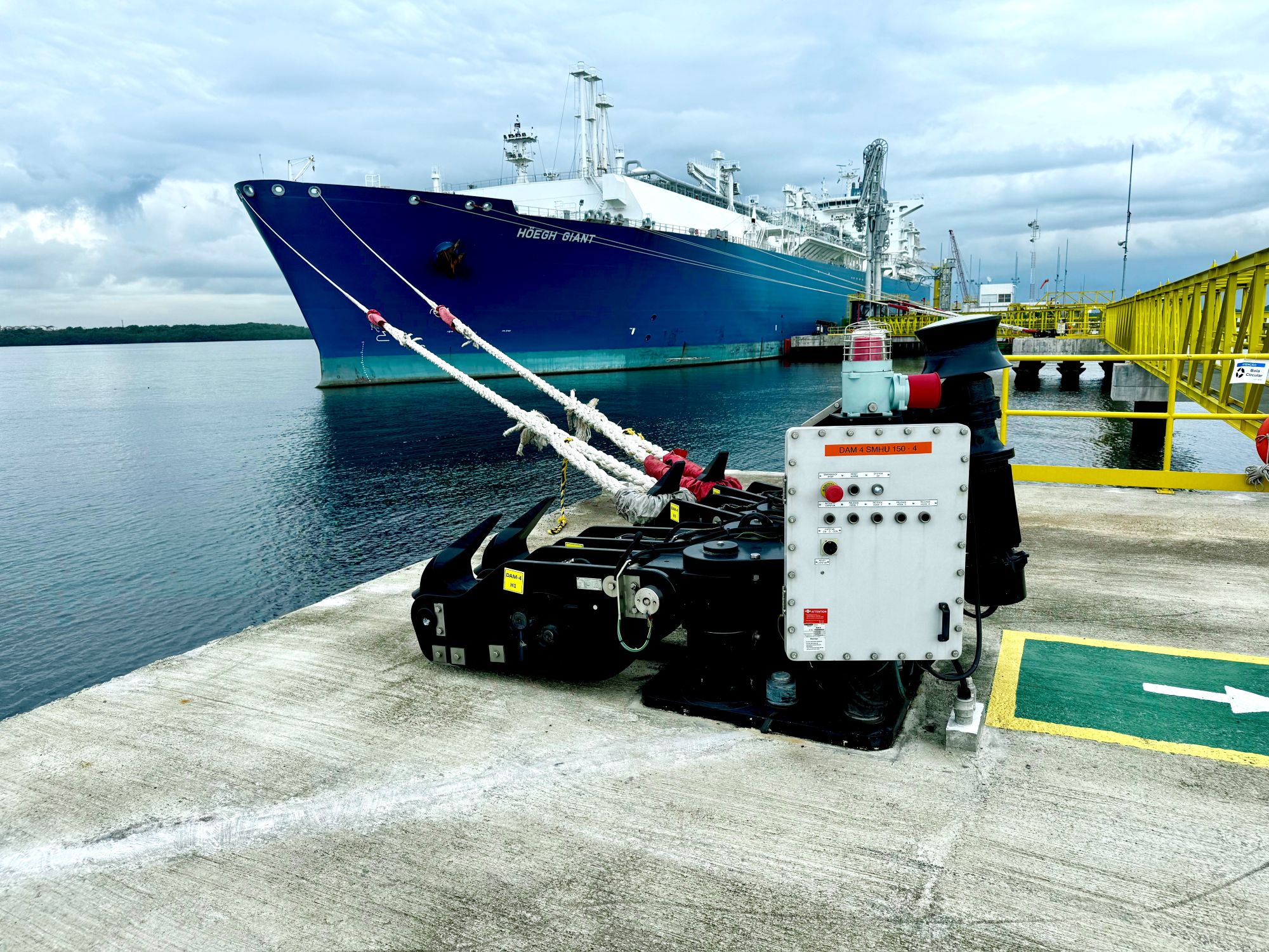 mooring☆ Quick release mooring hooks for LNG terminals - Straatman Mooring