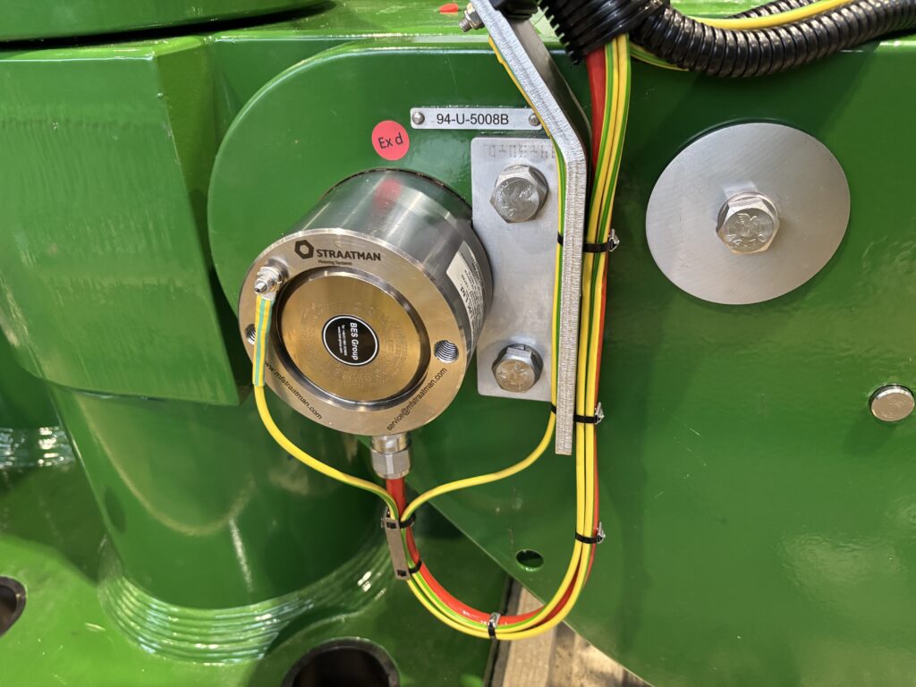 Load monitoring quick release hooks